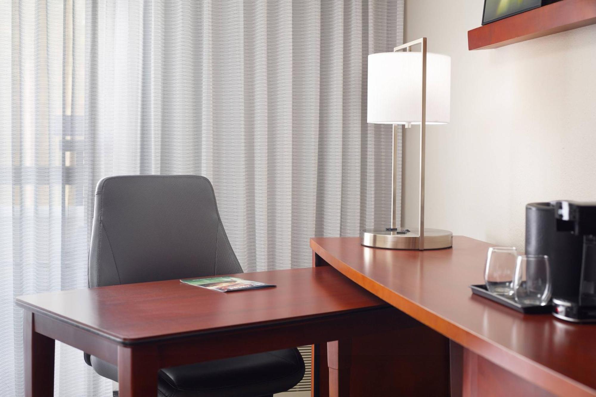 Hotel Courtyard By Marriott Perimeter Center 3*