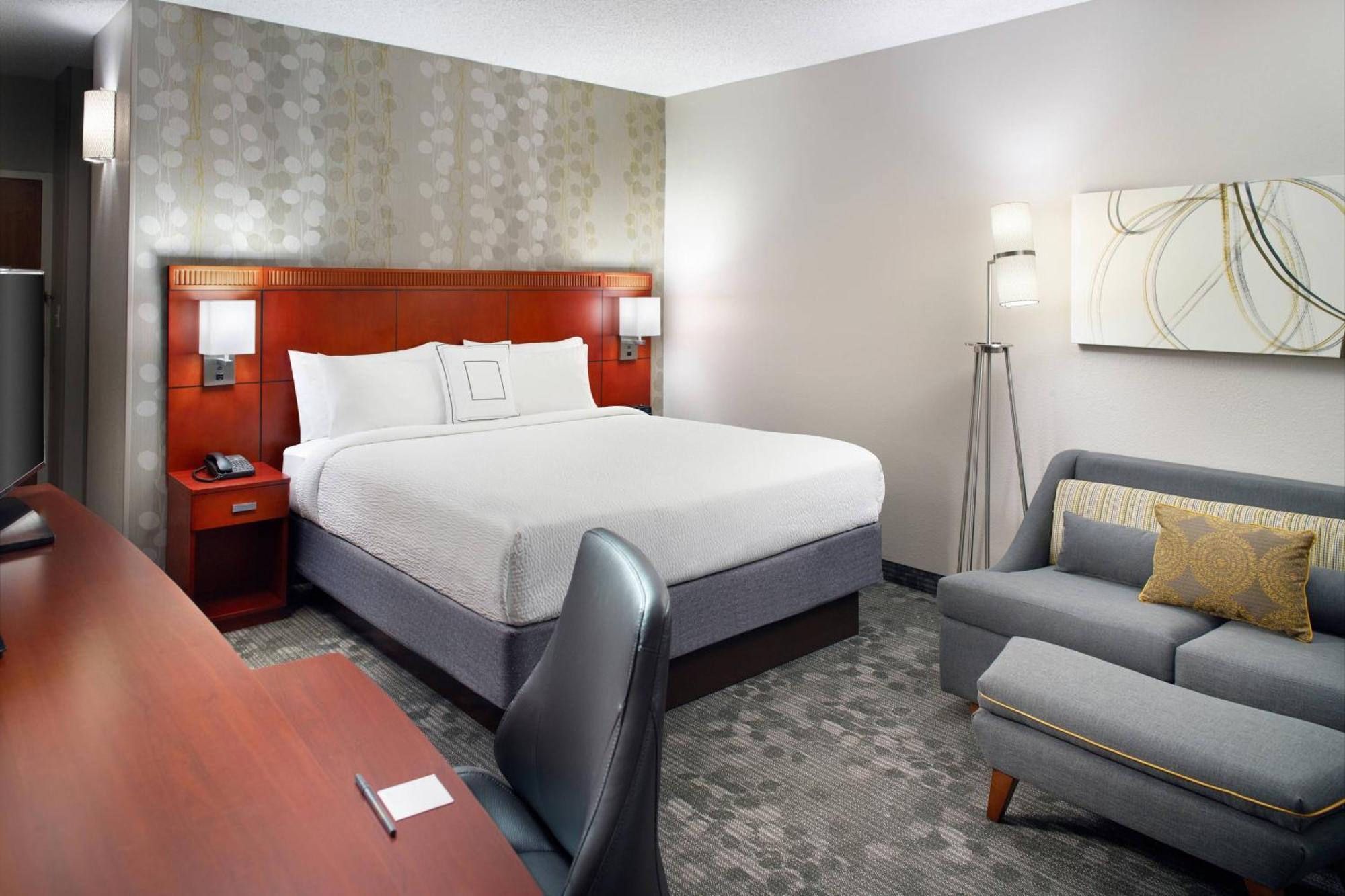 Hotel Courtyard By Marriott Perimeter Center 3*