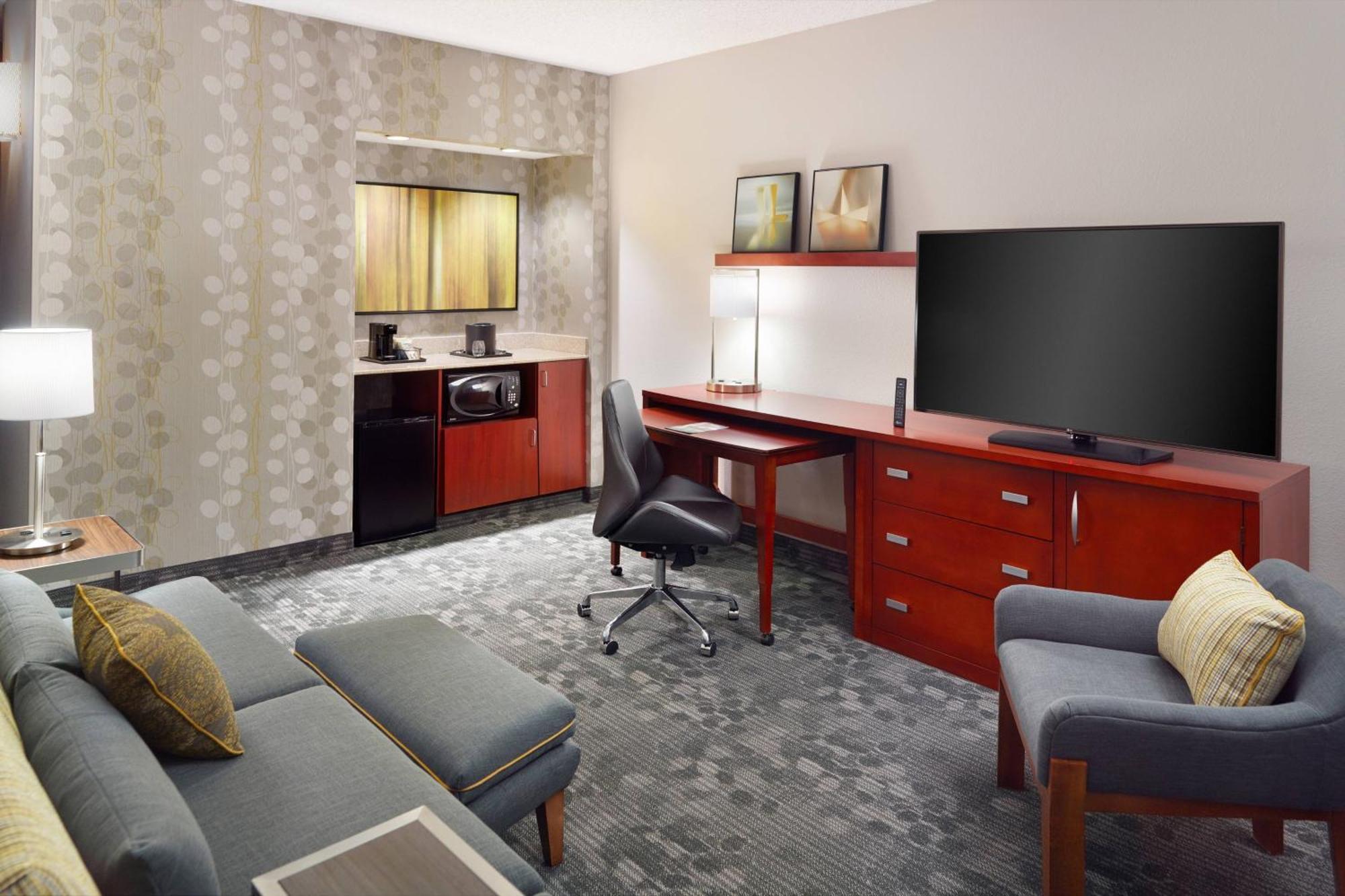 Courtyard By Marriott Perimeter Center Hotel Sandy Springs