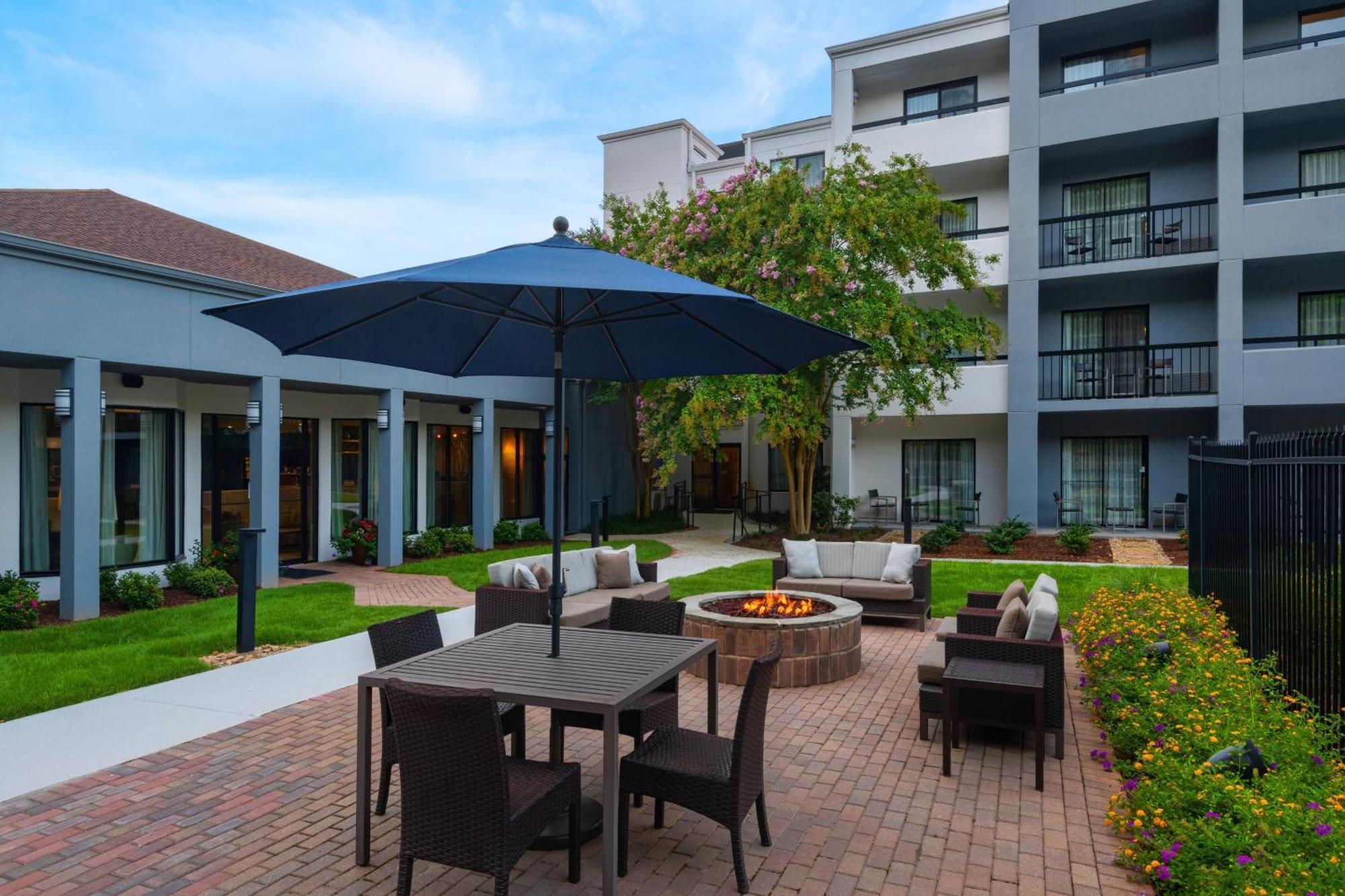 Courtyard By Marriott Perimeter Center 3*