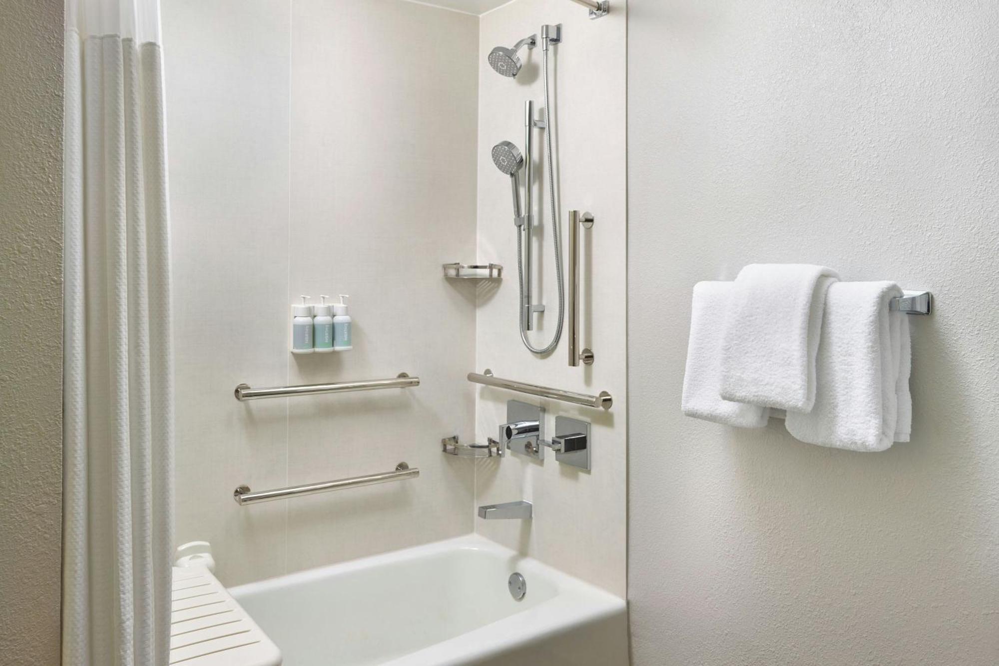 Courtyard By Marriott Perimeter Center 3*